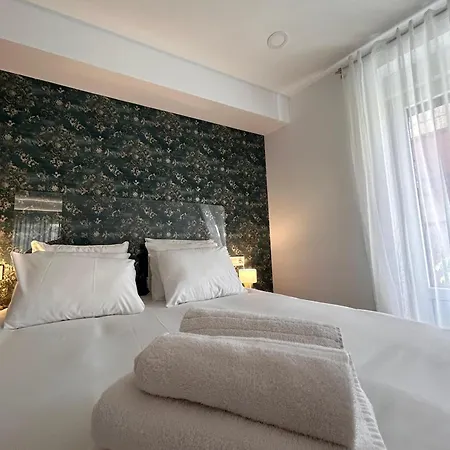 Vi Dos Junto A Plaza Mayor *