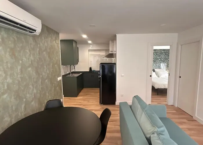 Vi Dos Junto A Plaza Mayor *